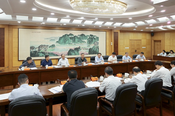 樊金龙主持召开民营经济促进立法座谈会