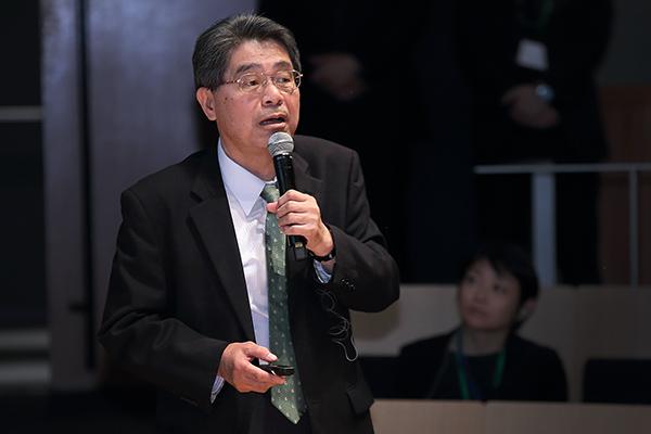 情動の観点から話をする信原幸弘さん