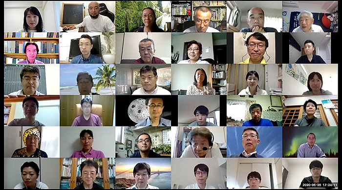 参加者の集合写真(提供:理科カリキュラムを考える会)