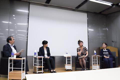 (右から)パネリストの三成美保さん、三橋順子さん、竹山春子さん、ファシリテーターの藤井良一さん