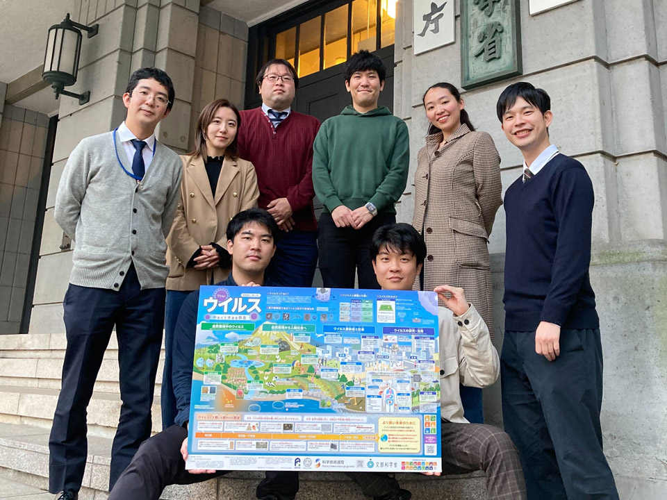 「一家に1枚」ポスター20周年 特集号