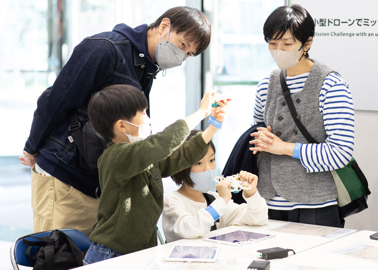 真剣に取り組む子どもたち。失敗しても、再度チャレンジ