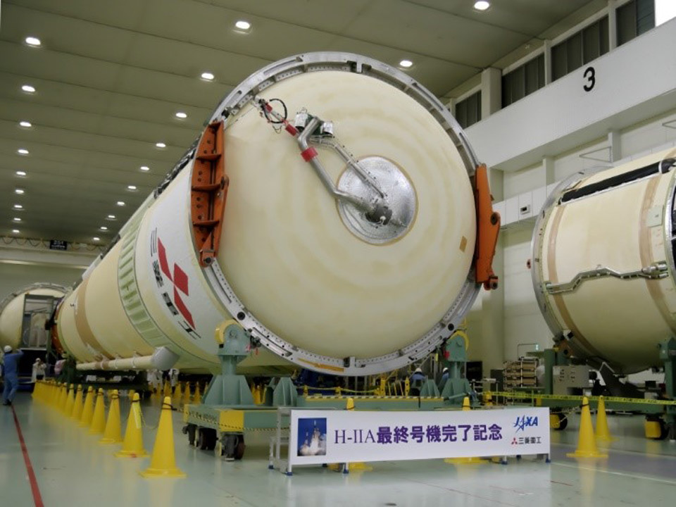 お別れ“秒読み”H2Aロケット、最終50号機を公開 49号機は成功