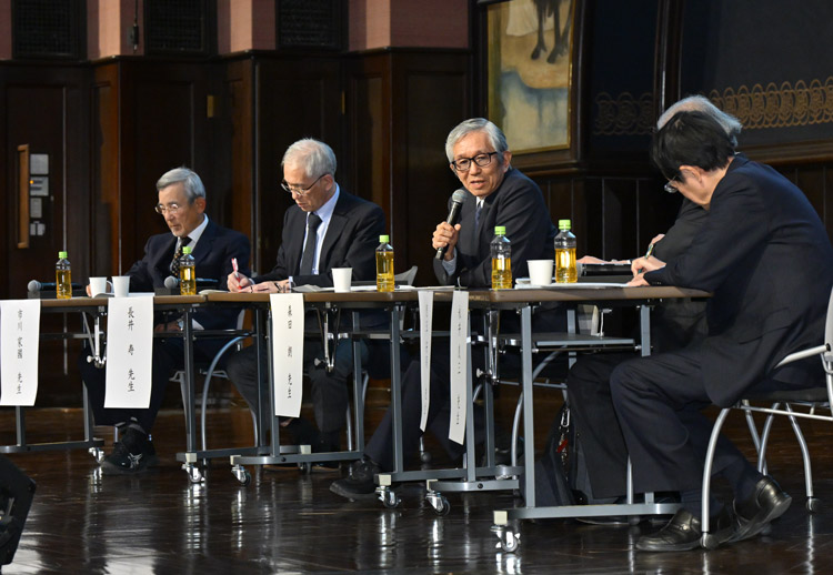 全体会のパネルディスカッション。左から市川さん、長井さん、森田さん(APRIN提供)