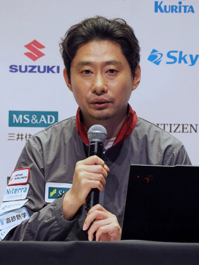 会見でレジリエンスの着陸失敗を説明する袴田氏＝6日、東京都千代田区