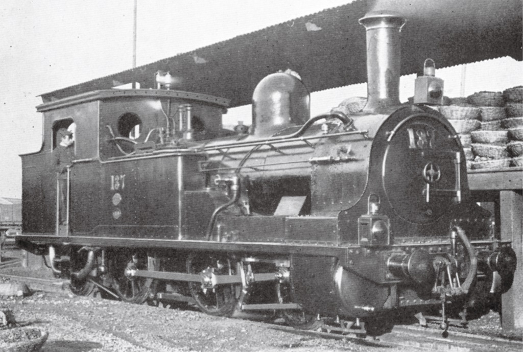 日本初の国産蒸気機関車(1893) イギリス人技術者の指導を受けながら造られた860形。