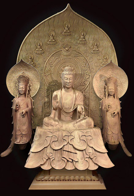 鋳造されて表面加工をする前の釈迦三尊像 写真提供:400年を超える高岡市の鋳物技術と600年を超える南砺市の彫刻技術を活用した地場産業活性化モデルの構築・展開事業推進協議会