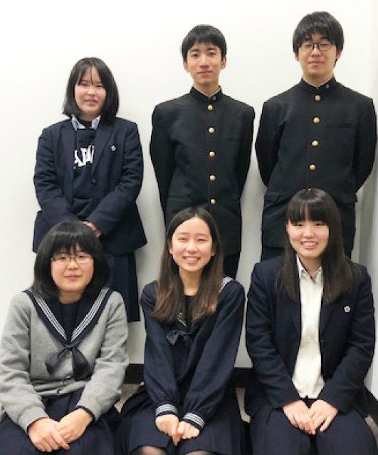 2018年度には4人の1年生が入部して6人になったデータ部員。(上段左から、田中彩音さん、筧敢太さん、野津風太さん、下段左から、樋口真有伽さん、松本優花さん、髙見遙香さん) 画像提供:膳所高校